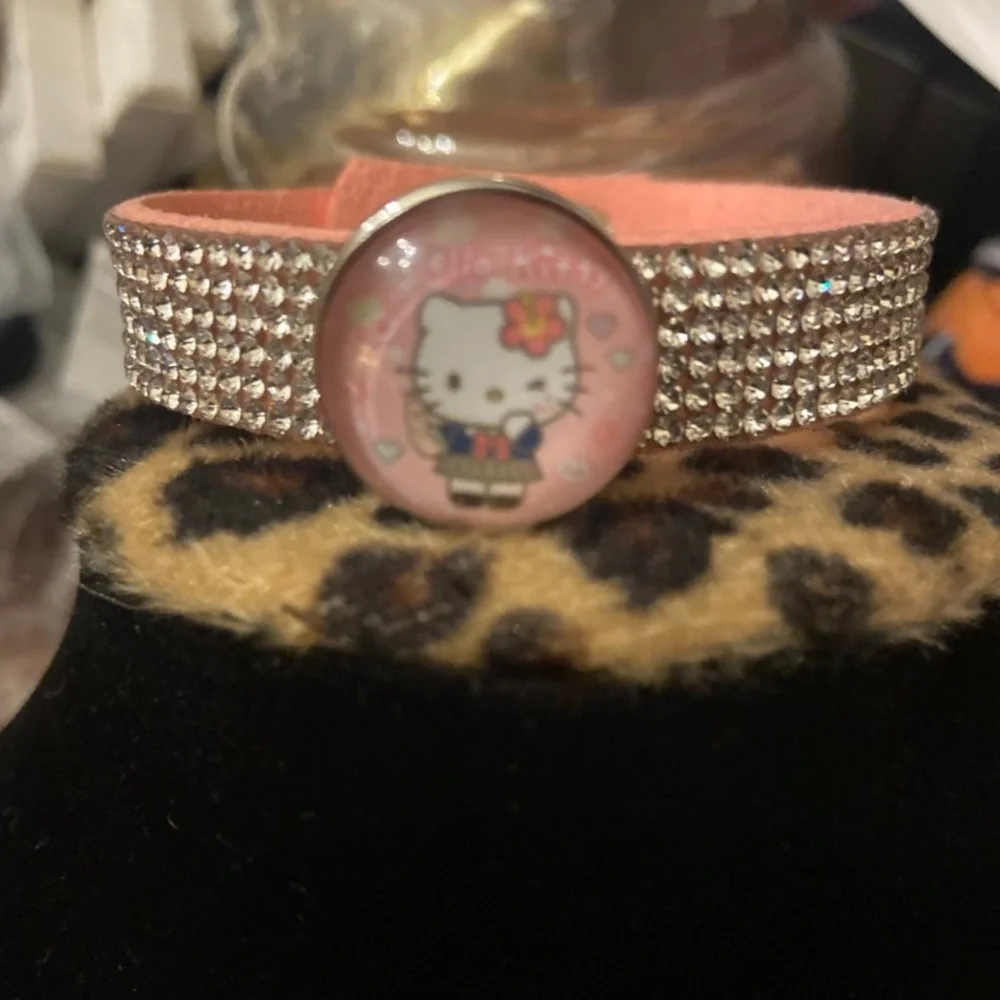 Hello Kitty Bling Snap Button Bracelet - Picture 6 of 8